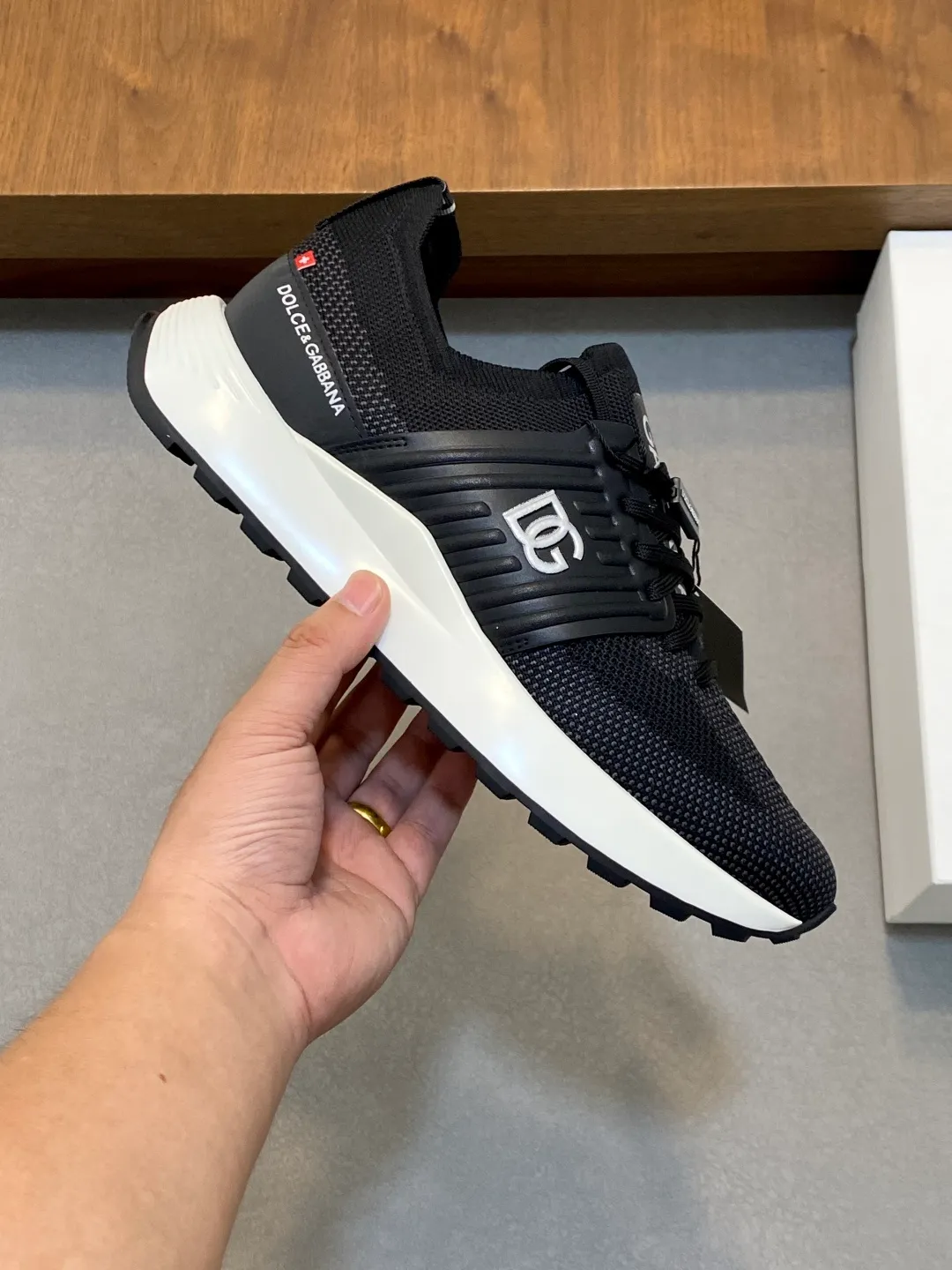 Men's Men's Shoes 💰700••New arrivals••Dolce&Gabbana••DG✔️High-end men's sports•casual shoes. Original goods from top counters. Original imported cowhide, multi-material splicing design ➕Imported cowhide lining, cowhide feet ➕Original TPR elastic outsole.  Size: 39-44 (38, 45 customized)
